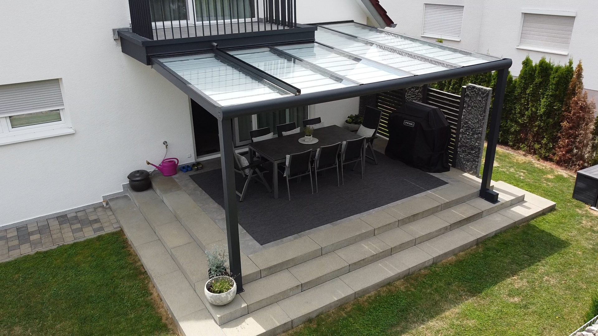 Terrassenüberdachung mit Sonnenblende